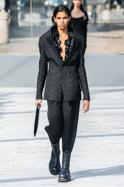 Look 17